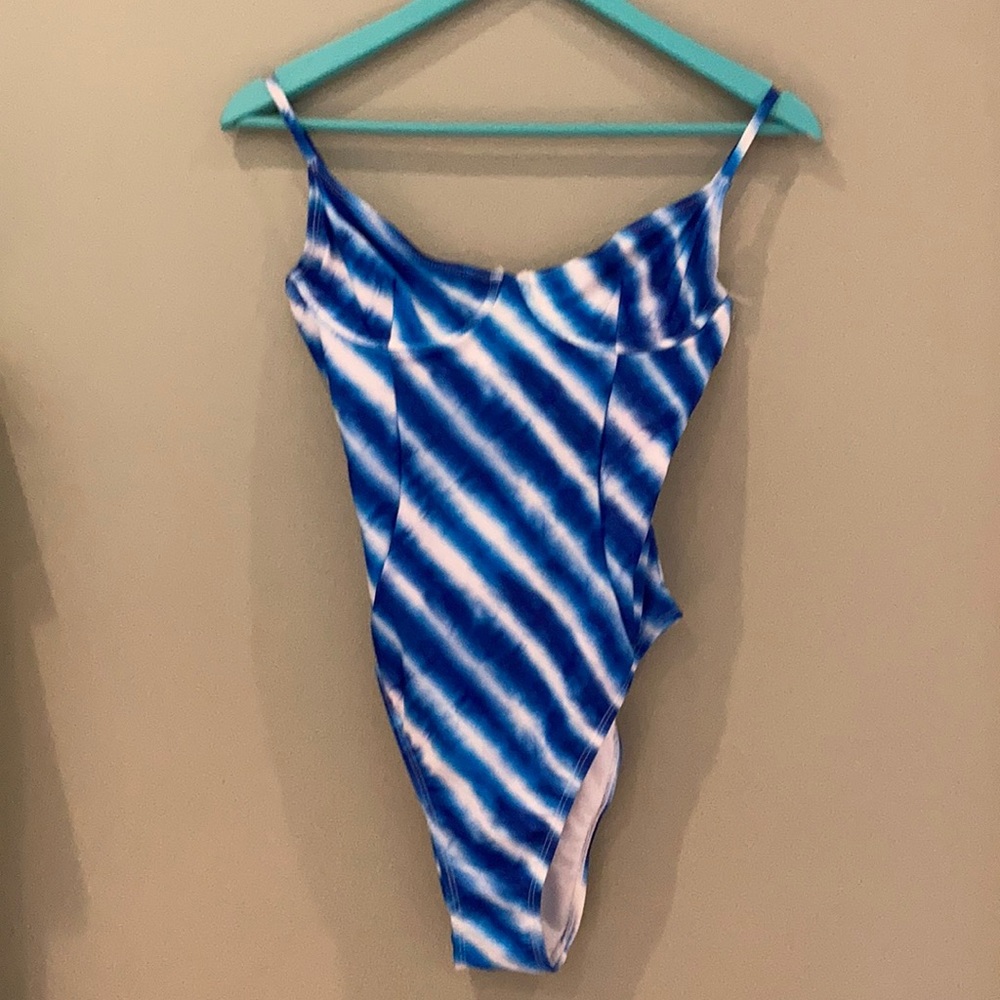 NWOT never worn Onia One piece swimsuit Size M